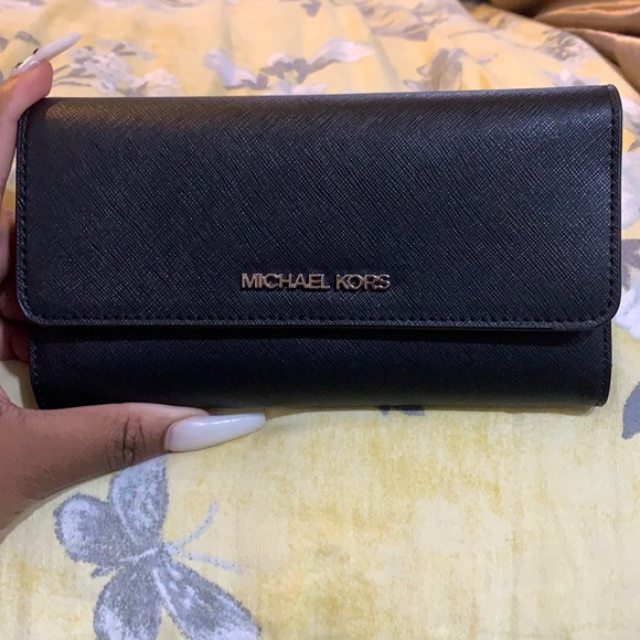 Michael Kors wallet - Picture 1 of 3